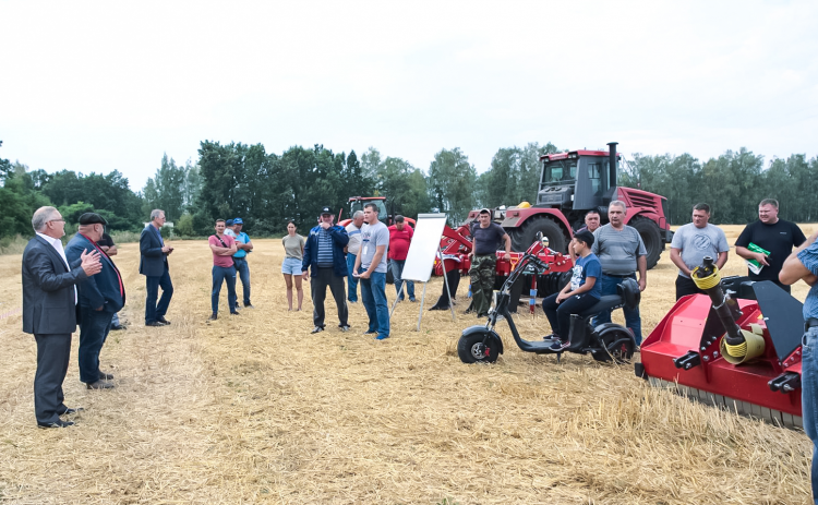 ООО «Агроника Л» 25 августа 2020 года провели демонстрационный показ почвообрабатывающей техники Kverneland